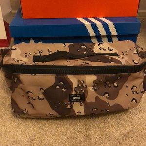 10DEEP SHOULDER BAG BRAND NEW NEVER WORN/USED
